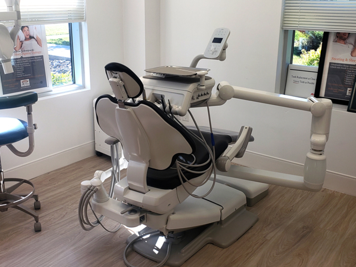 A dental operatory maintained by Control Janitorial Barrie